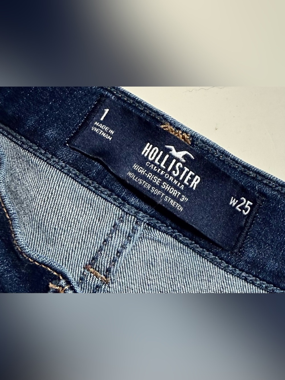 Hollister High Rise 3” Distressed Women’s Denim Shorts - Picture 4 of 4